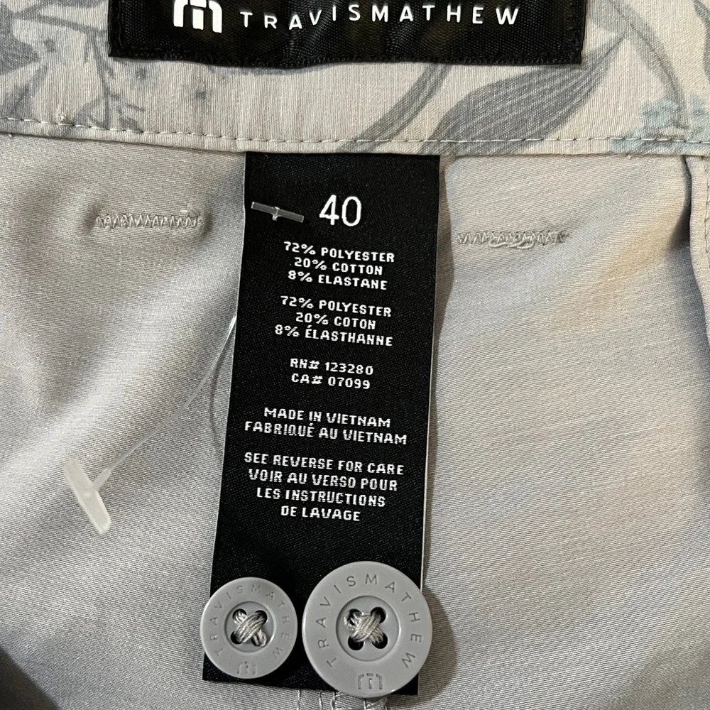NWT Travis Mathew Gray and Blue Flat Front Shorts with Tropical Print 8” Inseam